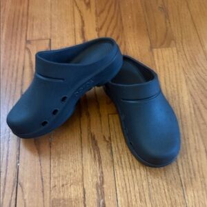WOMEN'S OOCLOOG CLOG - BLACK (OOFOS), Size 6
